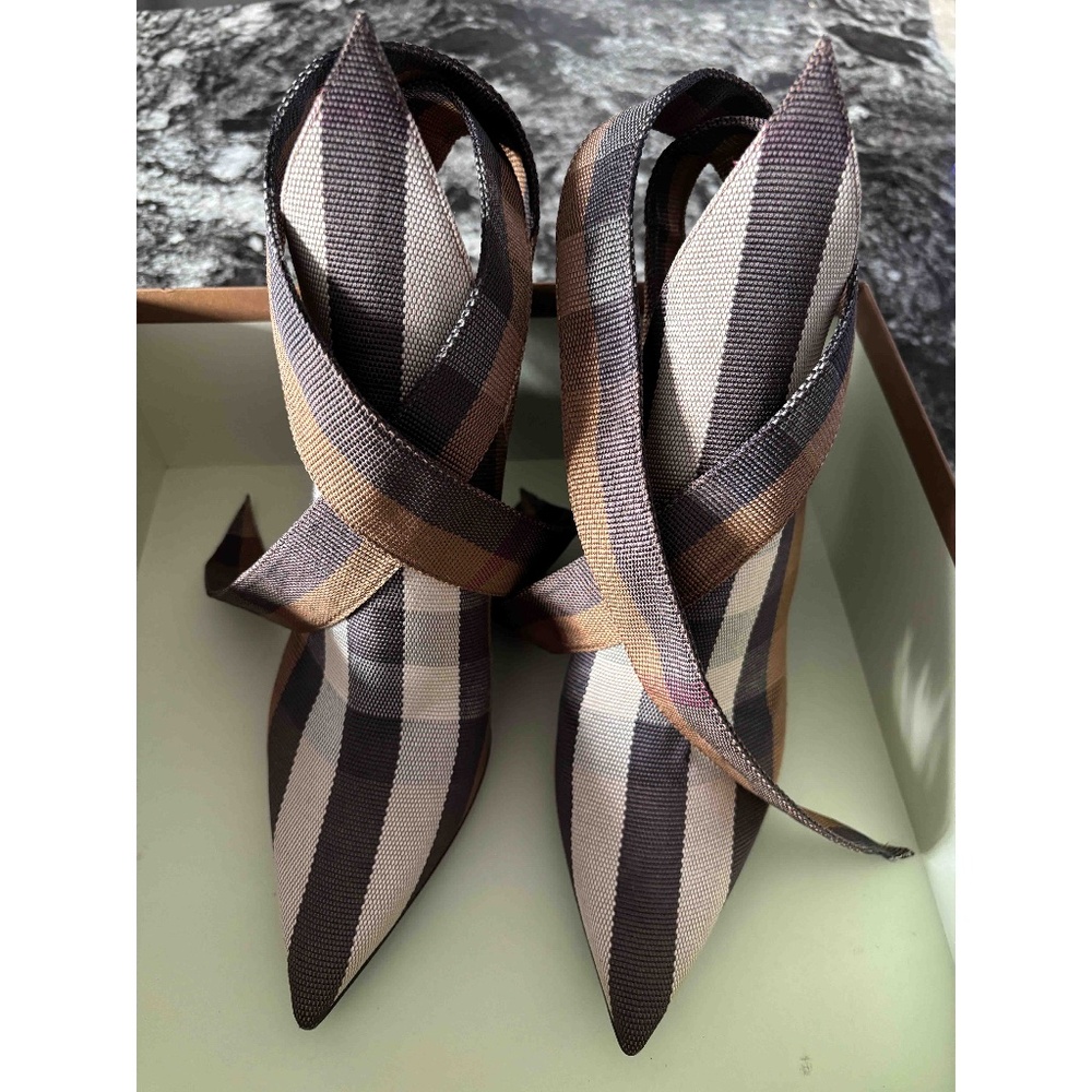 Burberry Amy Birch Brown Check Tie Up Pump
